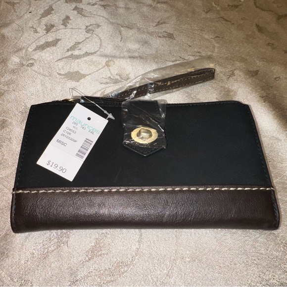 Maurice’s wallet large wristlet wallet NWT w/ callouts - Picture 2 of 11